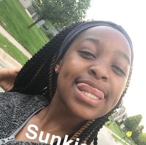 Meet your Posher, Adrianna